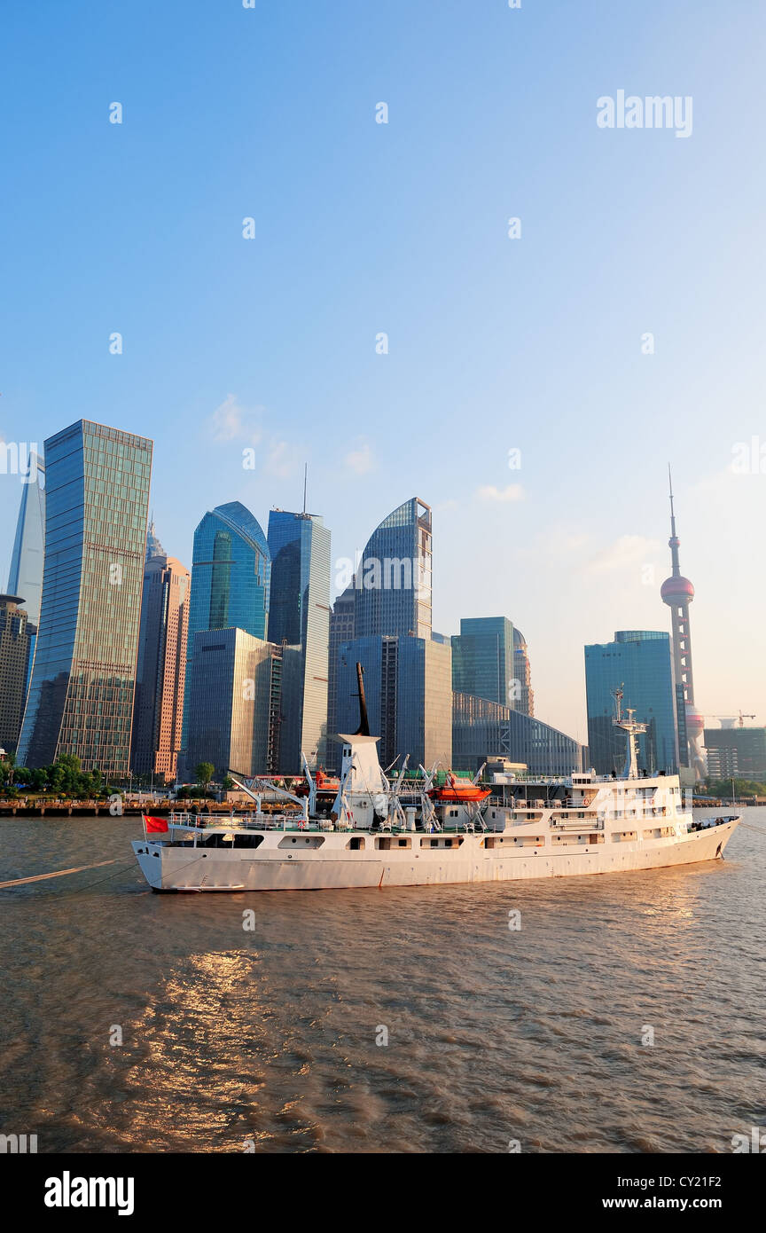 Shanghai skyline and boat hi-res stock photography and images - Alamy