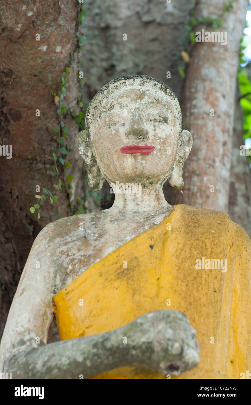 abandoned broken buddhism statue Stock Photo Alamy