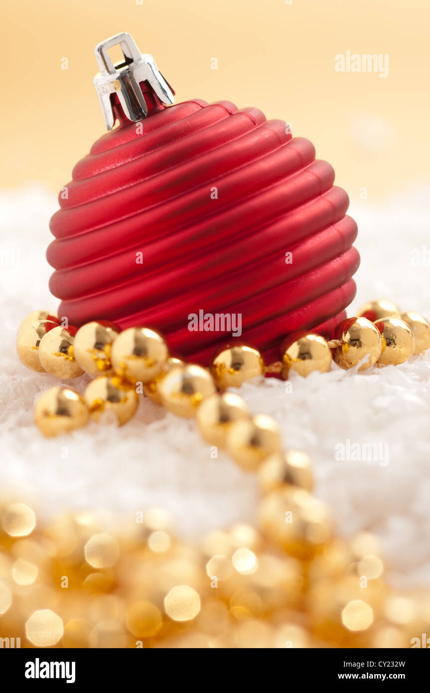 Gold pearls hi-res stock photography and images - Alamy