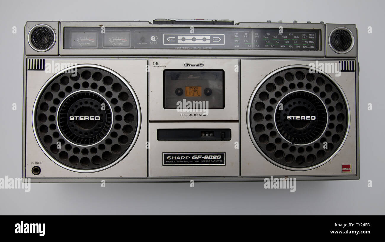 Adaptateur cassette audio de voiture et transmetteur FM Photo Stock - Alamy
