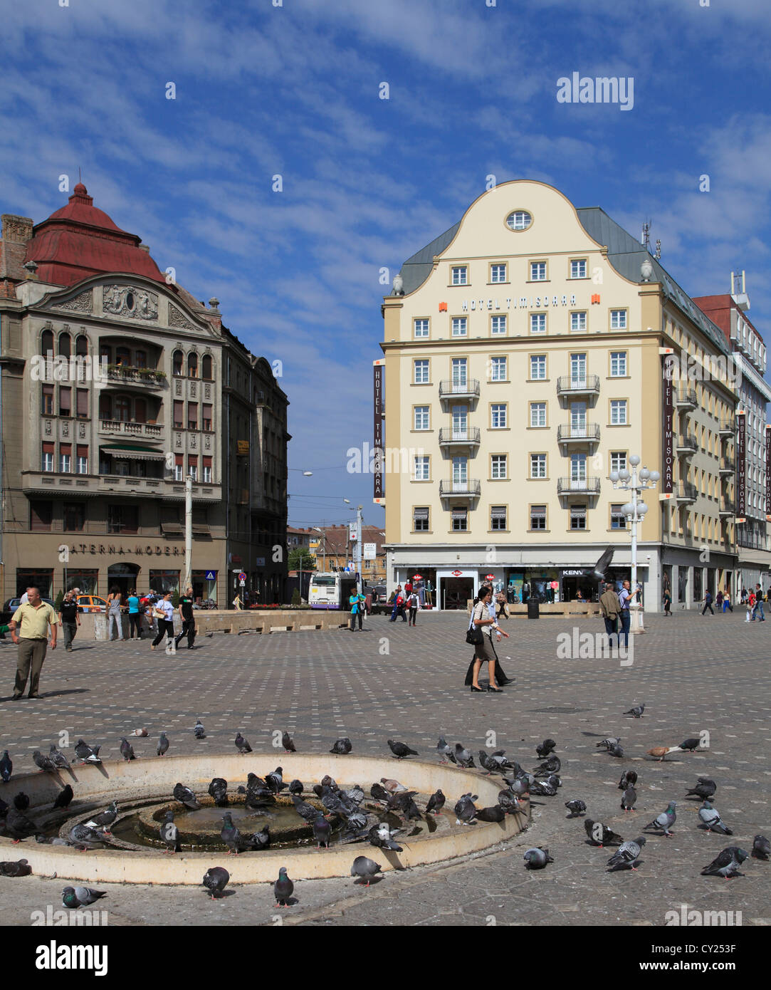 Romania, Timisoara, Piata Victoriei, people Stock Photo Alamy