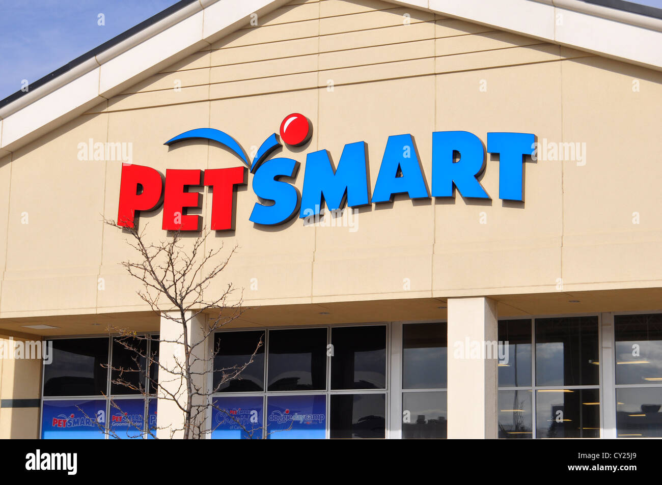 Per Store Pet store exterior hi-res stock photography and images - Alamy