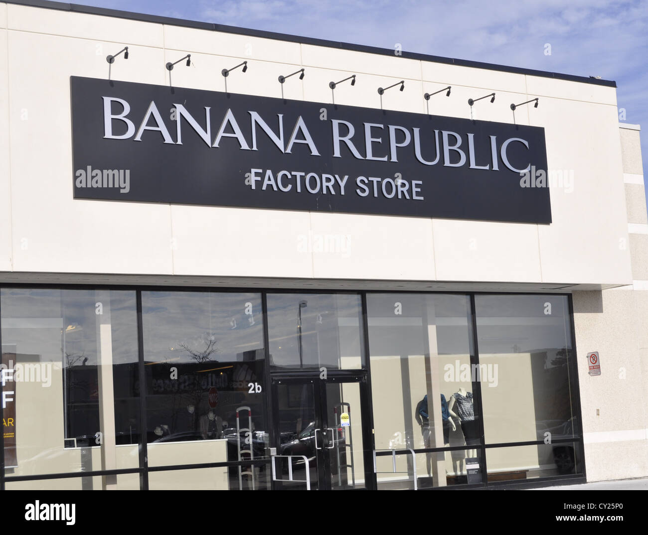 Banana republic exterior hi-res stock photography and images - Alamy
