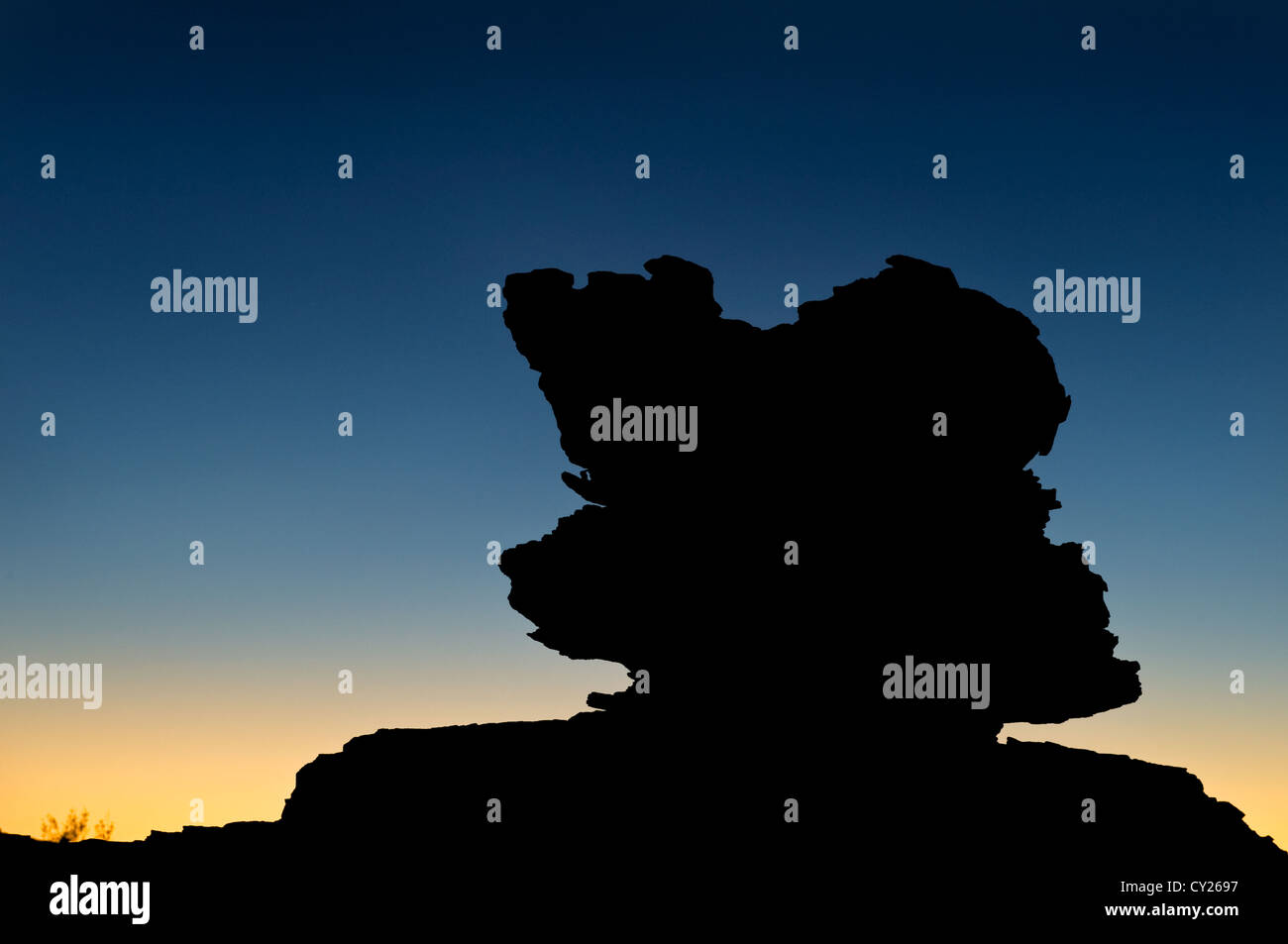 Rock formation silhouette hi-res stock photography and images - Alamy