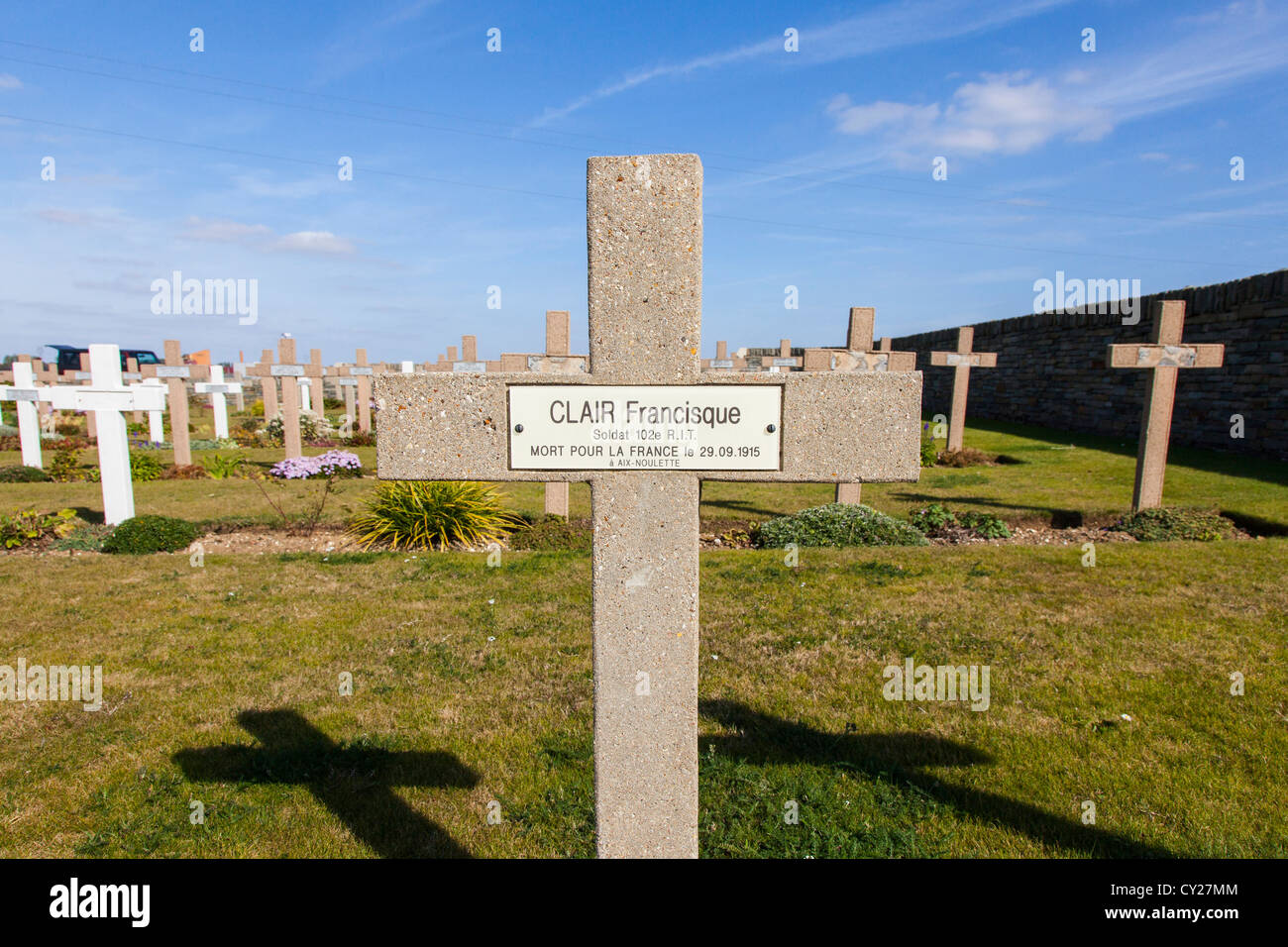 French WWI graves at the Tranchee de Mecknes First World War Cemetery, Aix Noulette, Pas de Calais, France Stock Photo
