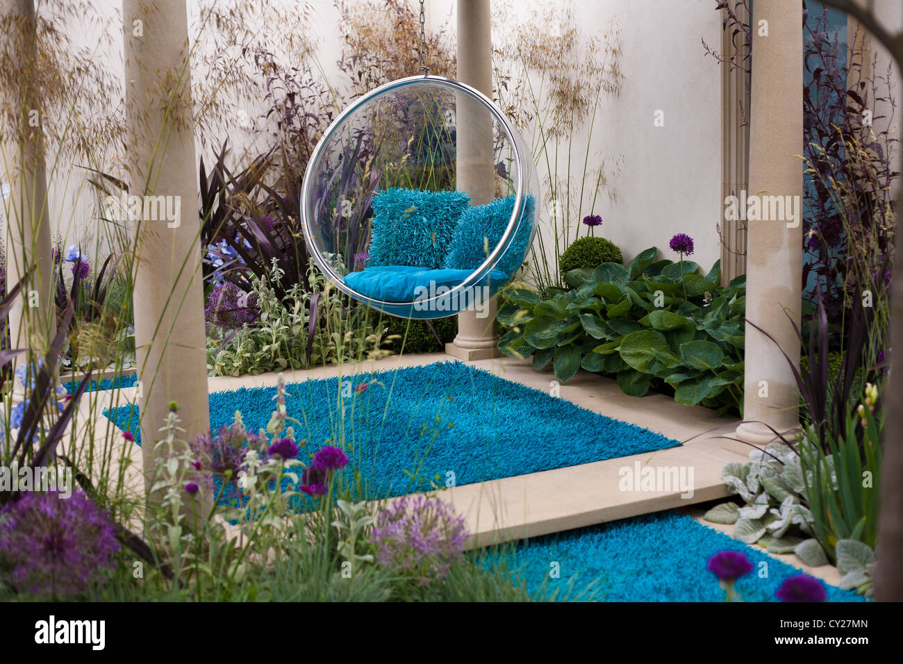 Page 9 - Garden Outdoor Seating Area High Resolution Stock Photography and  Images - Alamy
