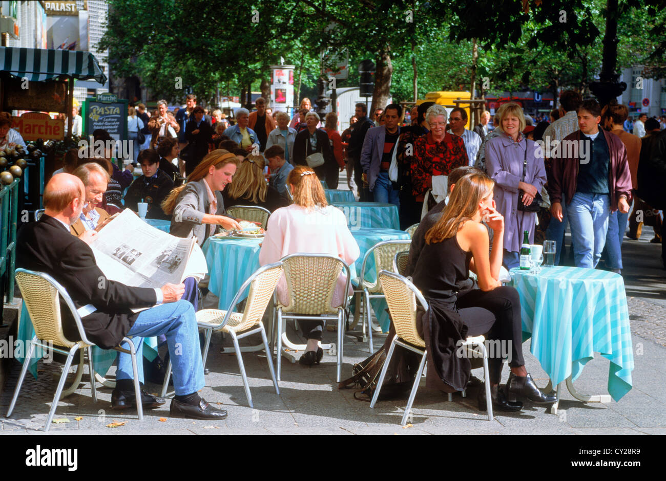 Sidewalk cafe and shoppers near Kaiser Wilhelm Memorial Church in Berlin Stock Photo