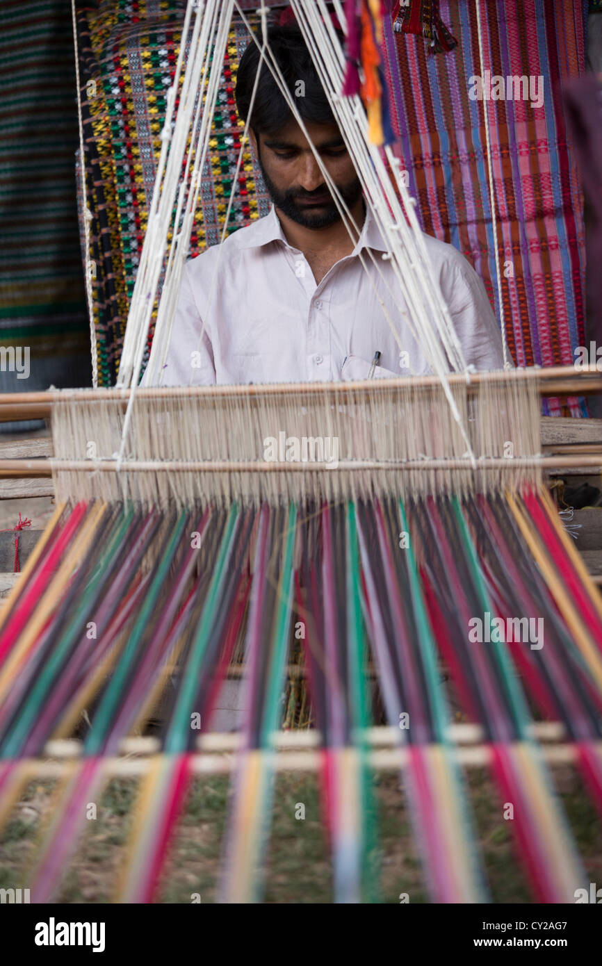 Man making a carpet on a loom in Islamabad, Pakistan Stock Photo Alamy