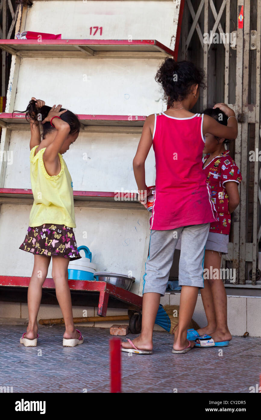 Children on the Street in Phnom Penh, Cambodia Stock Photo - Alamy