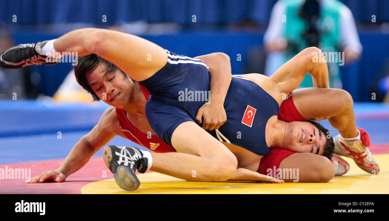 Freestyle wrestling hi-res stock photography and images
