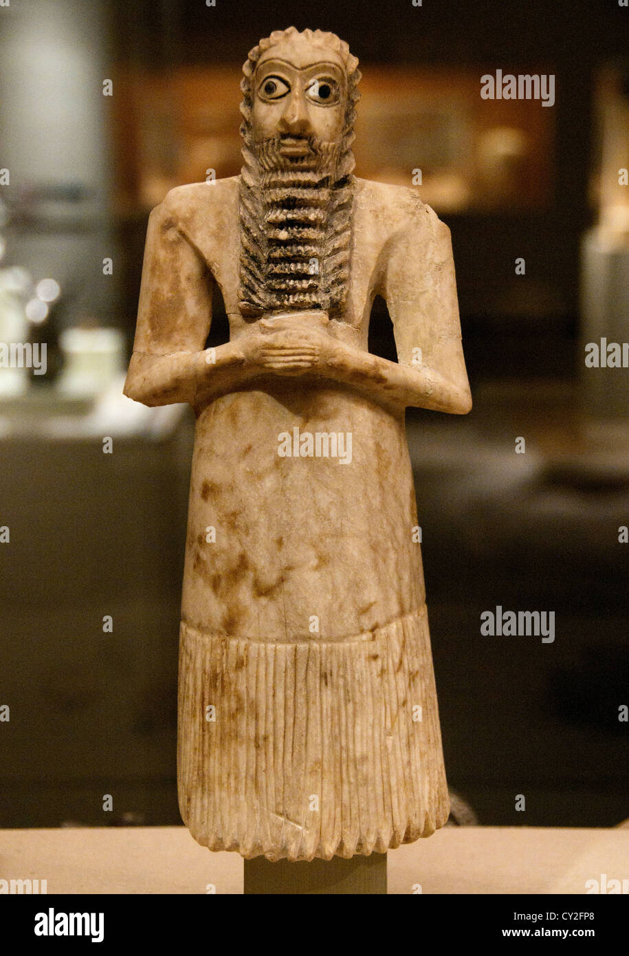 Male worshiper Early Dynastic I-II  2900–2600 BC  Mesopotamia Eshnunna Tell Asmar Sumeria Gypsum alabaster 30 cm Mesopotamia Stock Photo