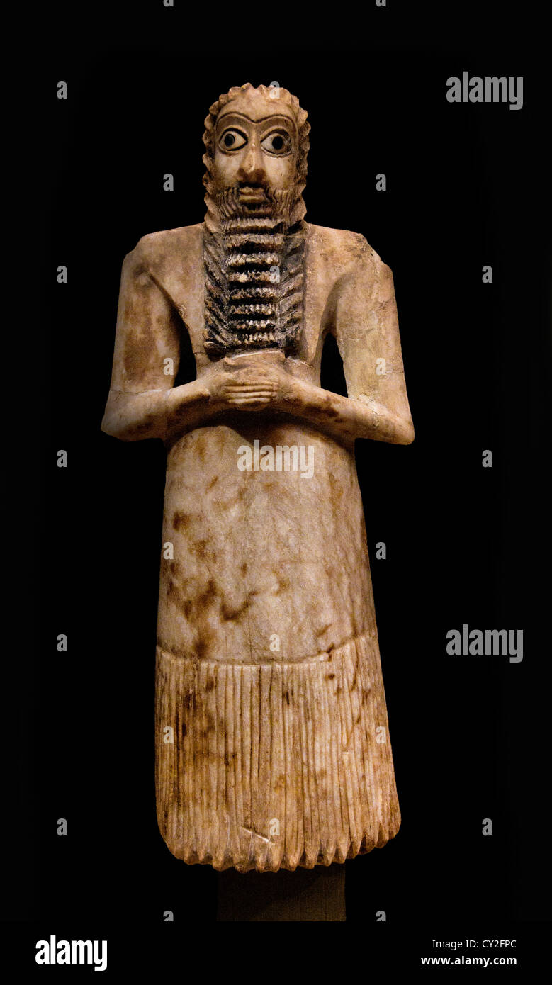 Male worshiper Early Dynastic I-II  2900–2600 BC  Mesopotamia Eshnunna Tell Asmar Sumeria Gypsum alabaster 30 cm Stock Photo