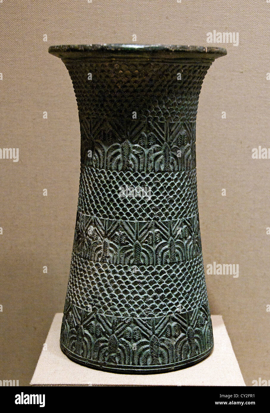 Vase overlapping pattern three bands palm trees 3rd millennium B.C. Persian Gulf region or southern Iran 23.5 cm Chlorite Persia Stock Photo