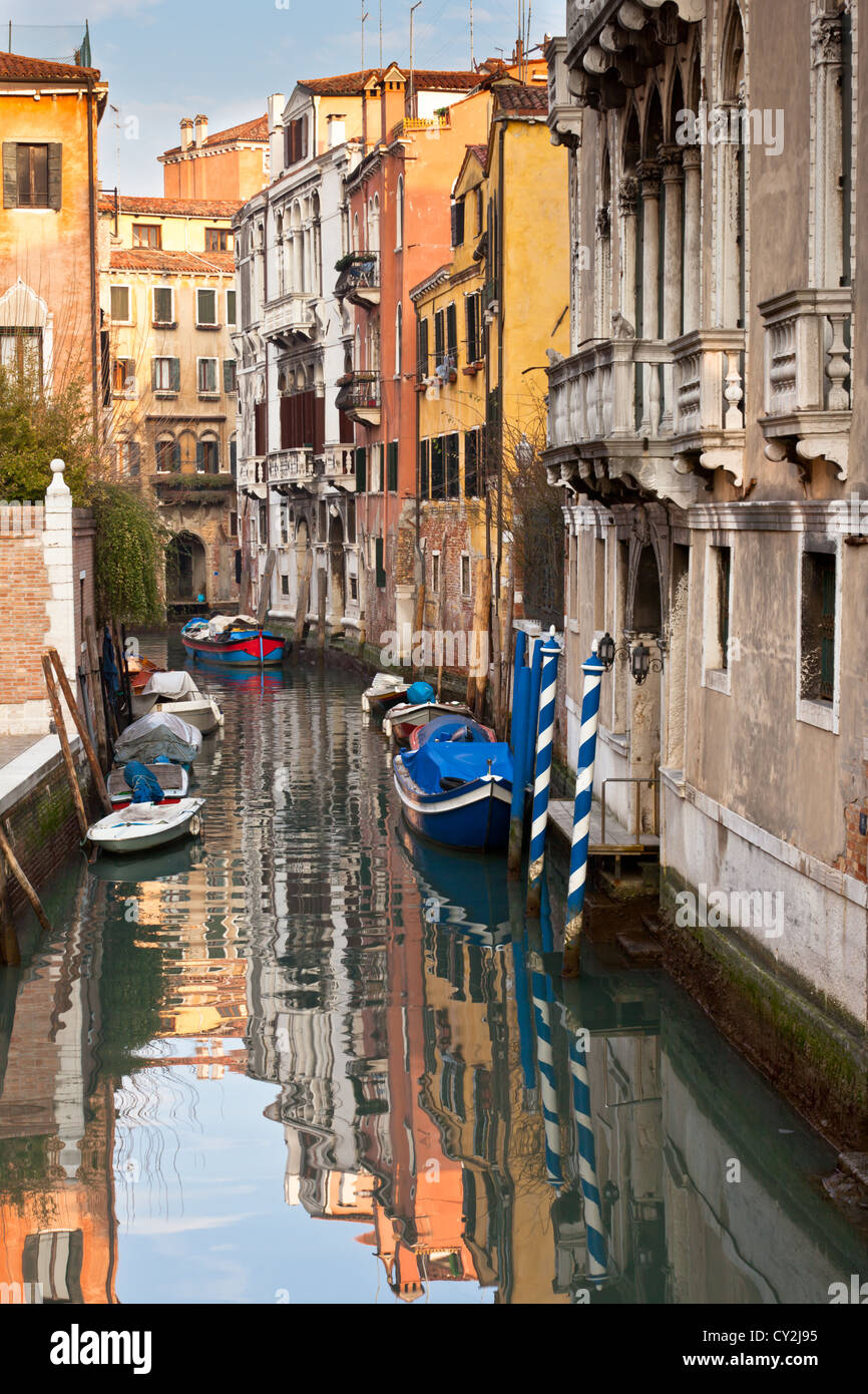 Vertical shot historic narrow hi-res stock photography and images - Alamy