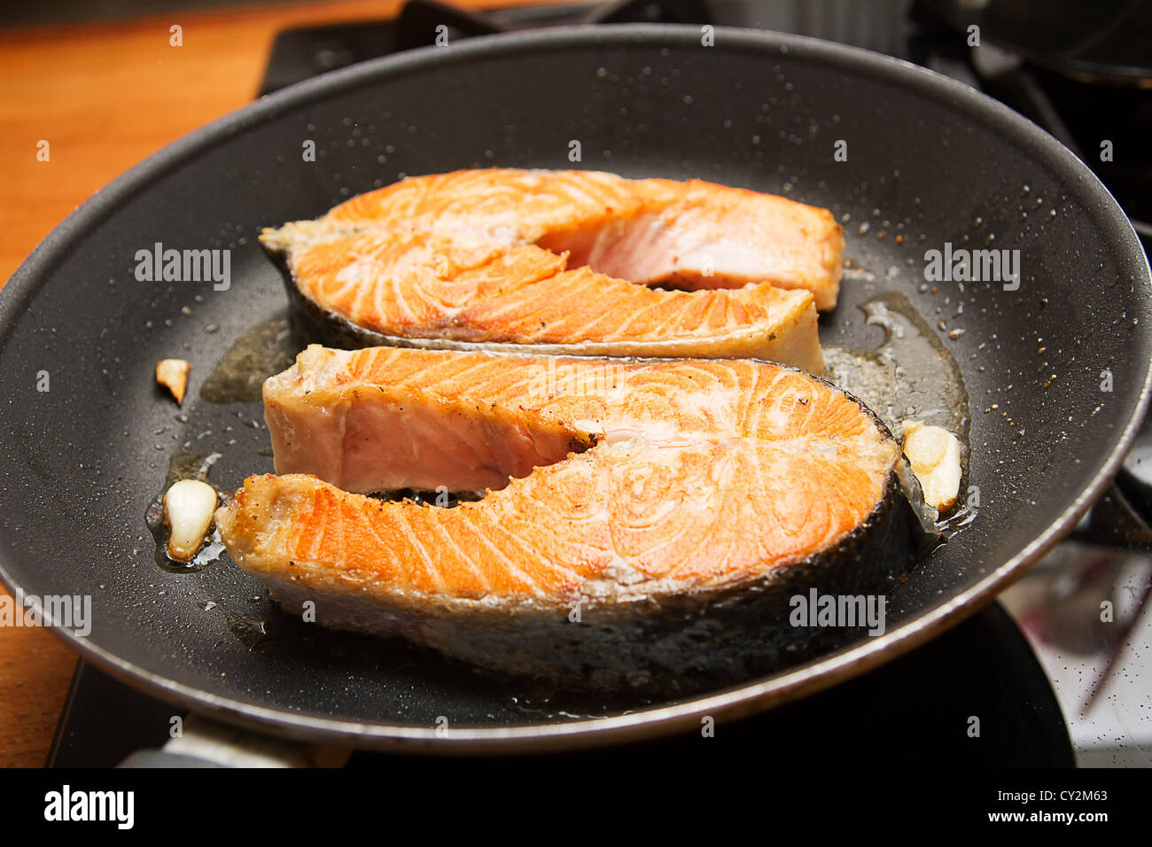 Lachsfilet Braten Pfanne High Resolution Stock Photography and Images -  Alamy