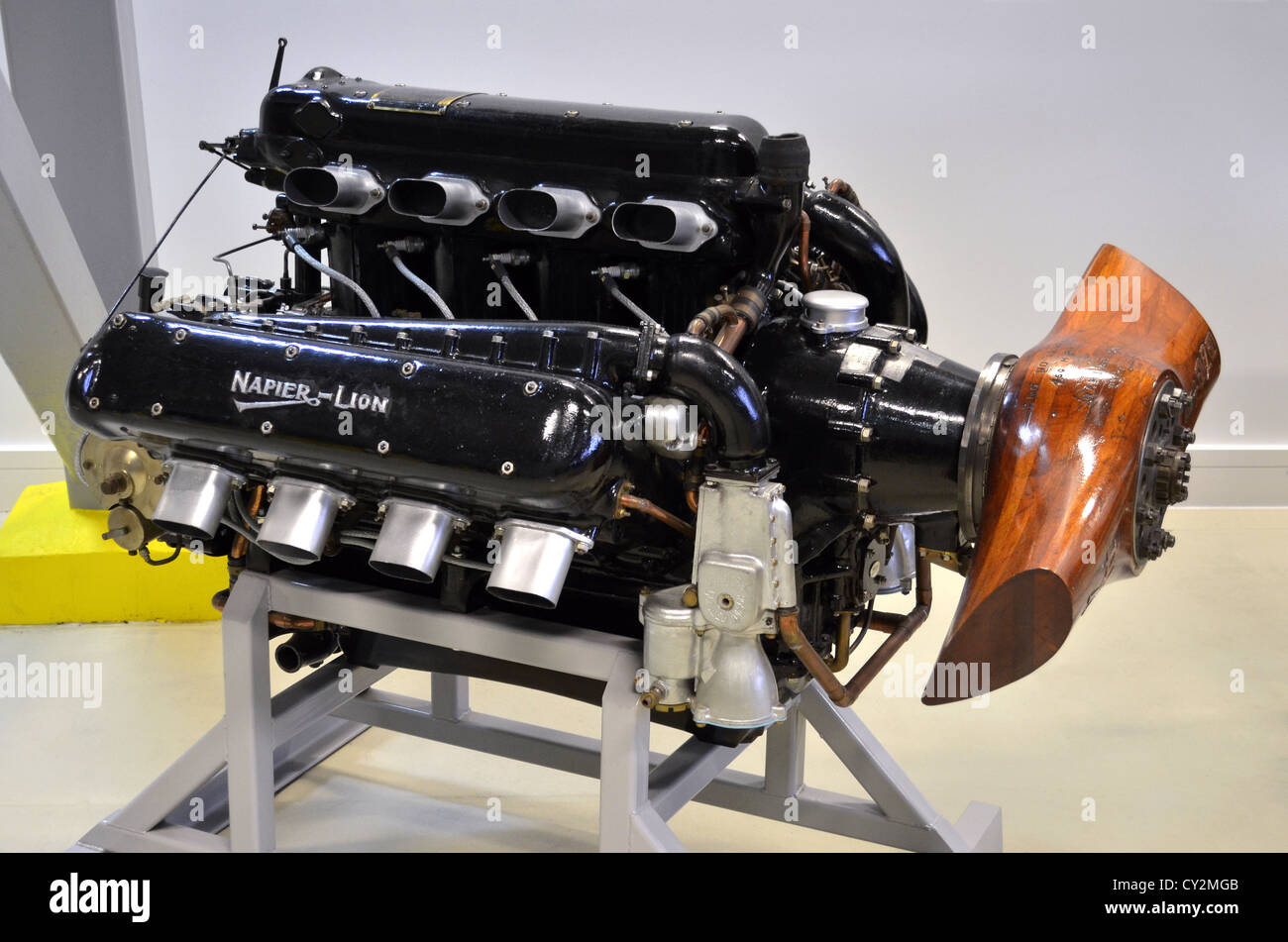 Napier Lion 1B 12-cylinder piston aero engine on display at Duxford Airspace Stock Photo