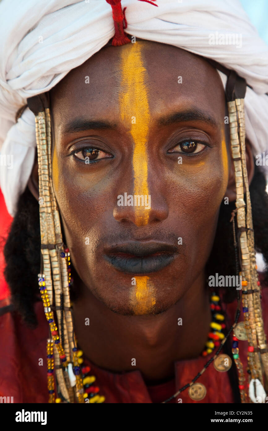 Man from Wodaabe nomadic tribe painting face - Stock Image - C055/0222 -  Science Photo Library