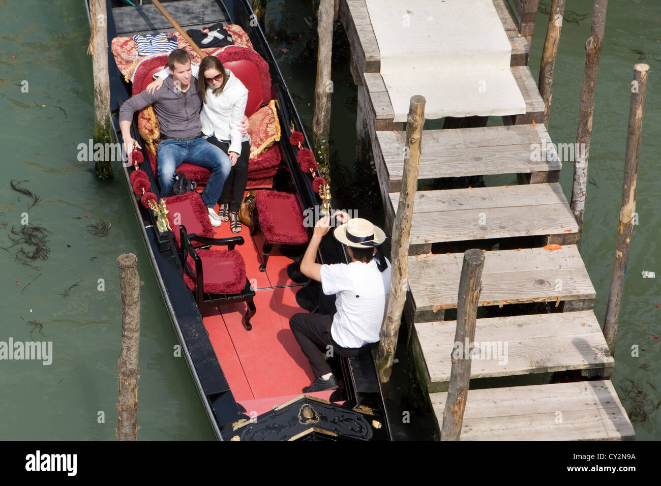 Couple venice gondola hi-res stock photography and images - Alamy