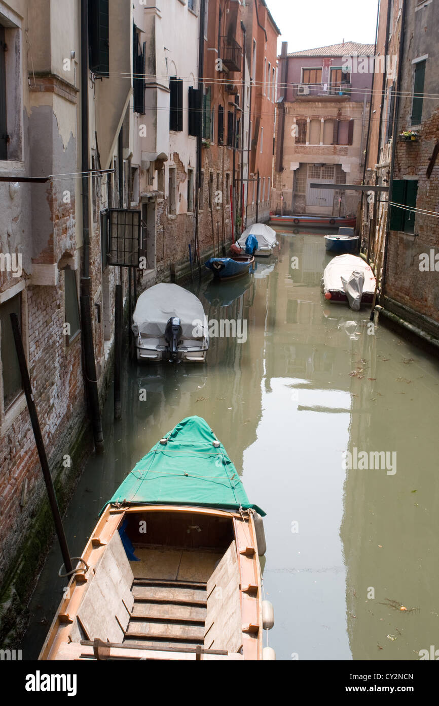 Quiet venice backstreet canal hi-res stock photography and images - Alamy