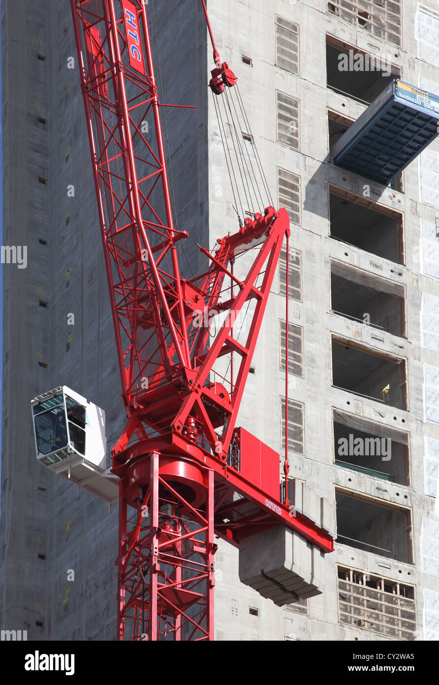 Tower Crane at 20 Fenchurch Street in the City of London. New 36 storey tower block nick-named the Walkie-Talkie Stock Photo