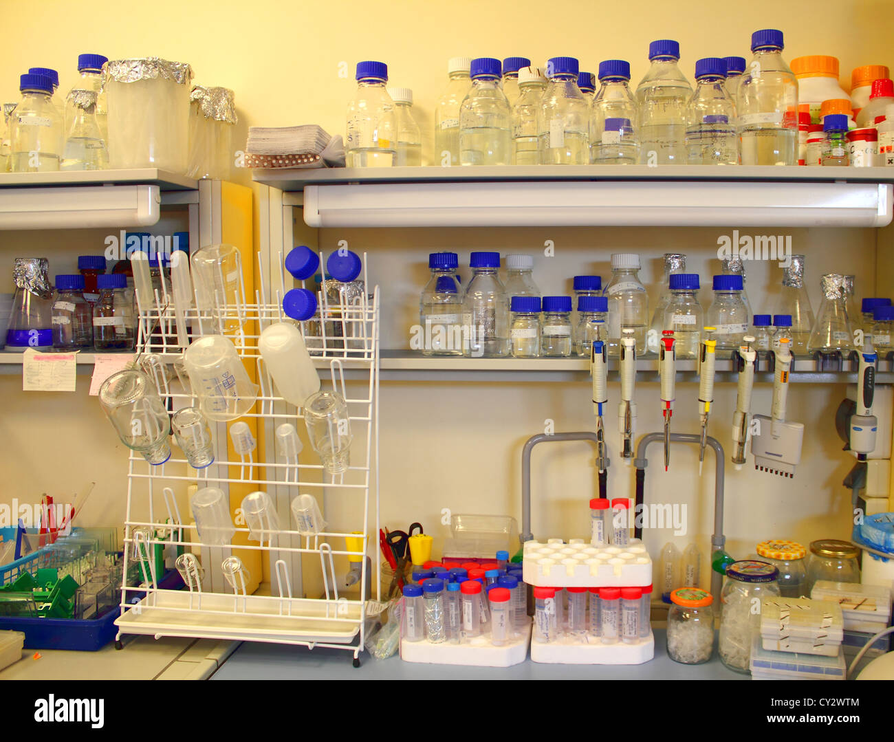 Laboratory equipment hires stock photography and images Alamy