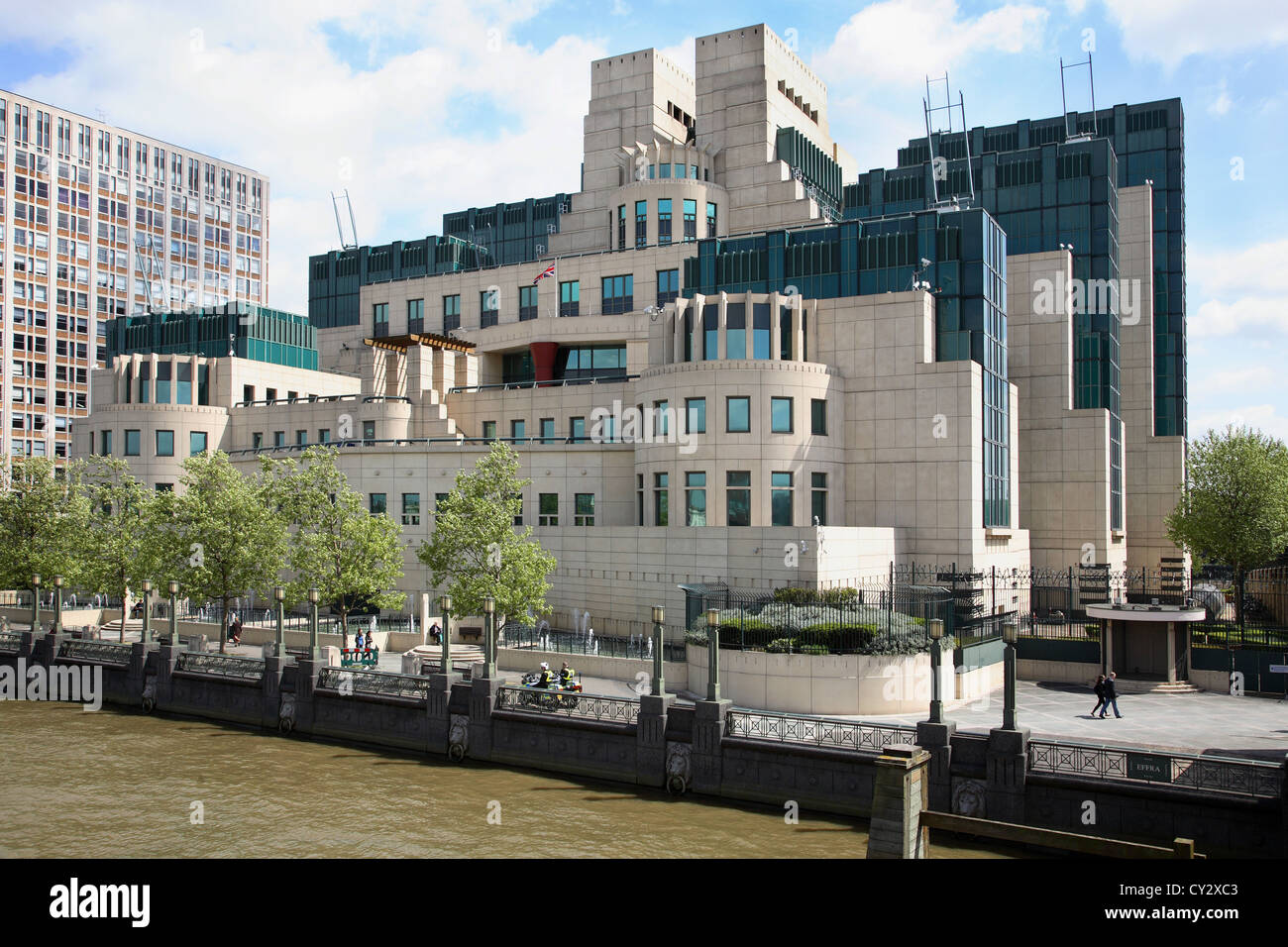 Headquarters of SIS Britain's Secret Intelligence Services on the River Thames at Vauxhall, London Stock Photo