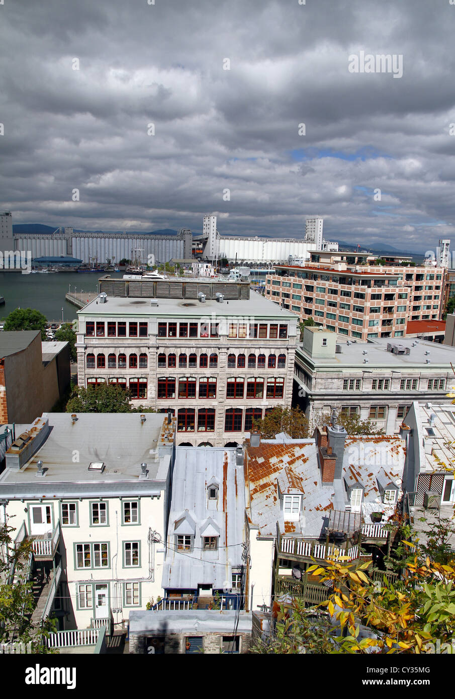 Old buildings quebec city hi-res stock photography and images - Alamy