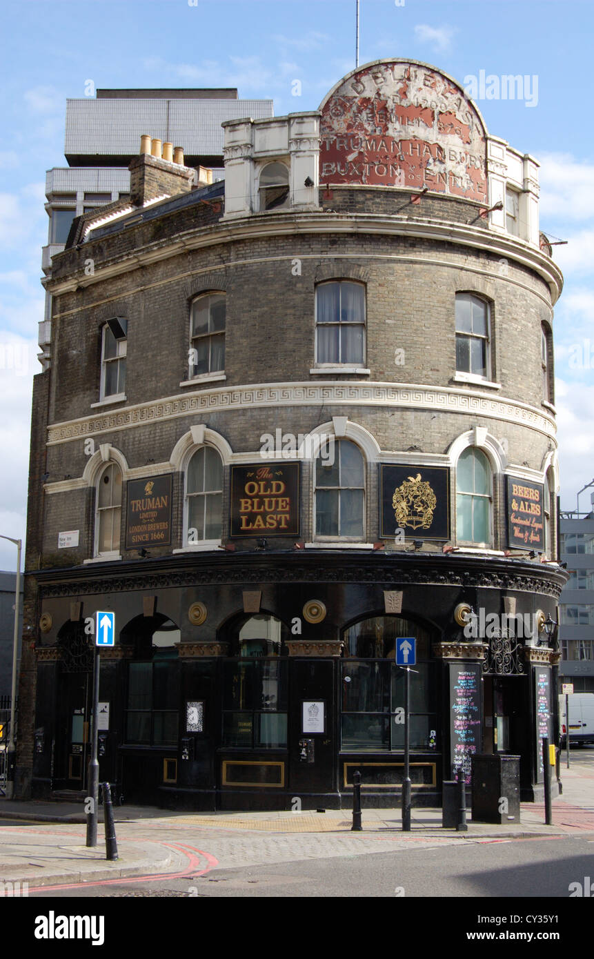 Corner pub in Shoreditch, London, England Stock Photo