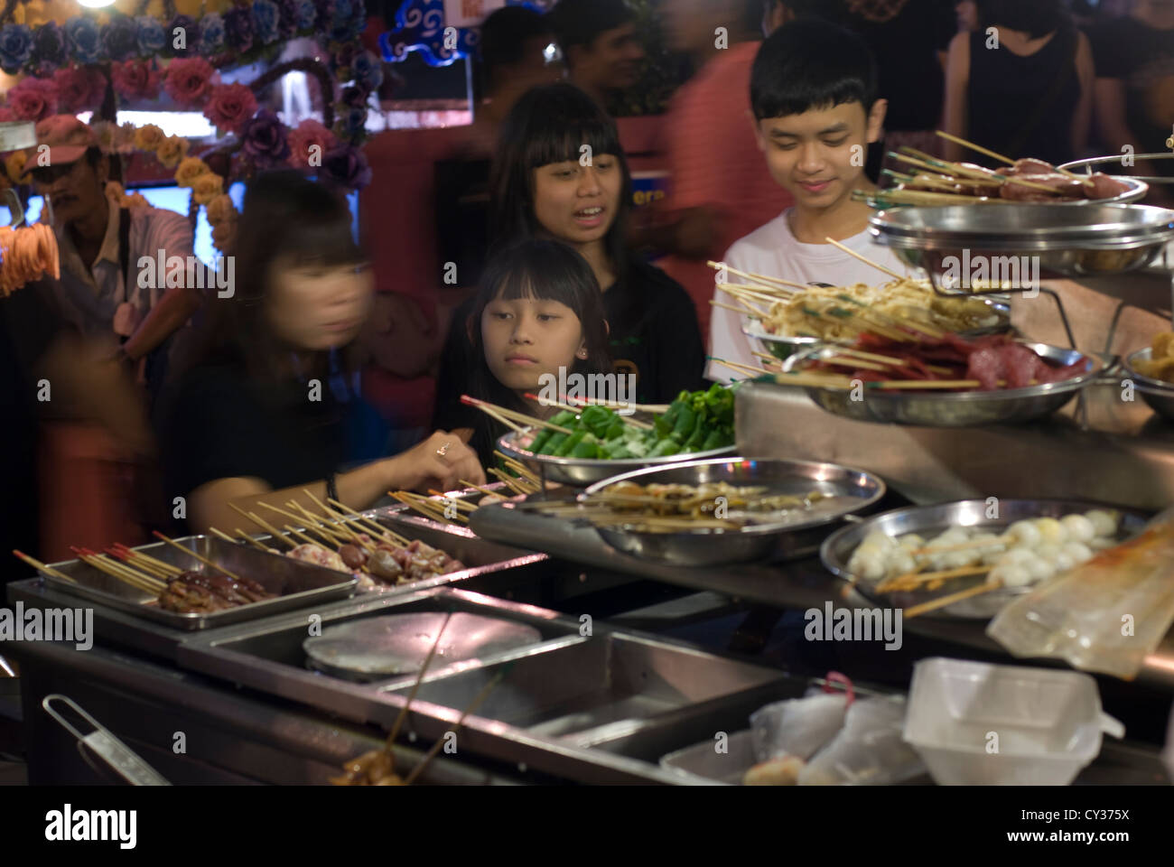 A family choose their Takeaway at a food stall in Malacca's Chinatown. Melaka, Malaysia Stock Photo