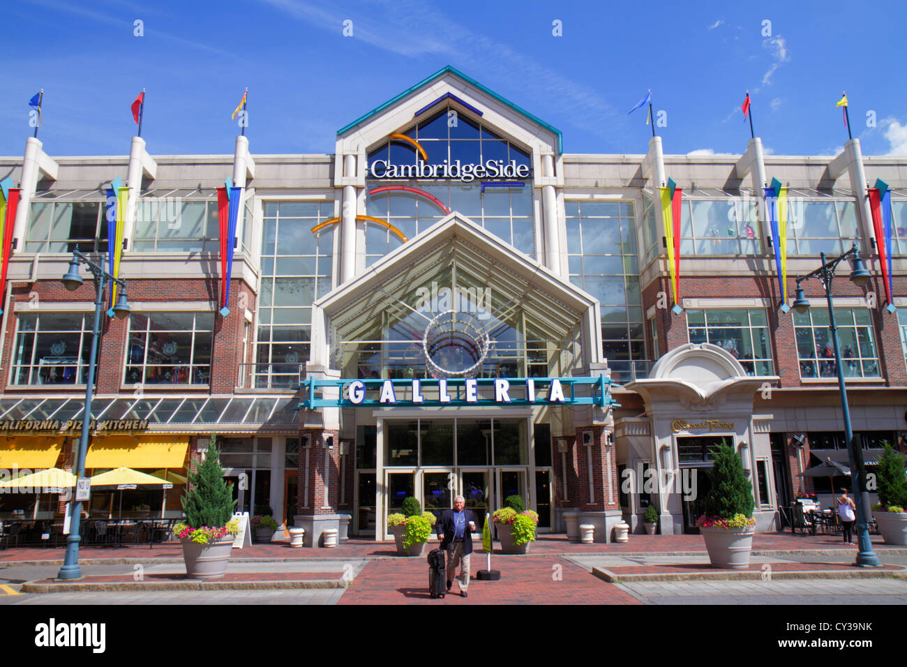 Cambridge Massachusetts,Boston CambridgeSide Galleria,mall arcade,shopping  shopper shoppers shop shops market markets marketplace buying selling,retai  Stock Photo - Alamy