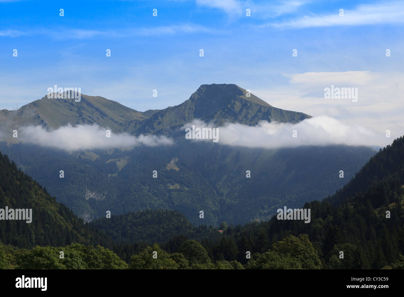 Low clouds in valley hi-res stock photography and images - Alamy