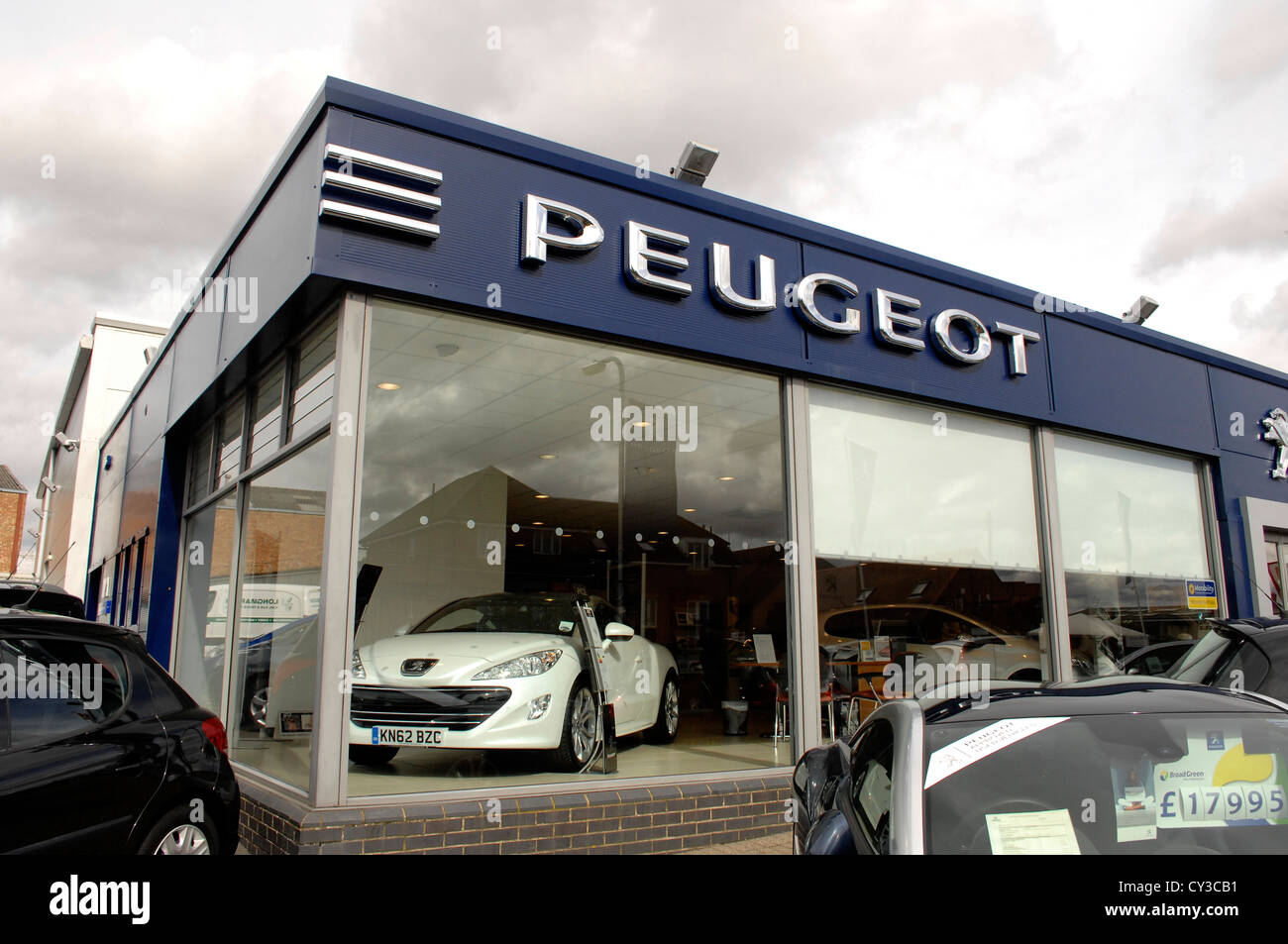 Peugeot car dealership Stock Photo 51092021 Alamy