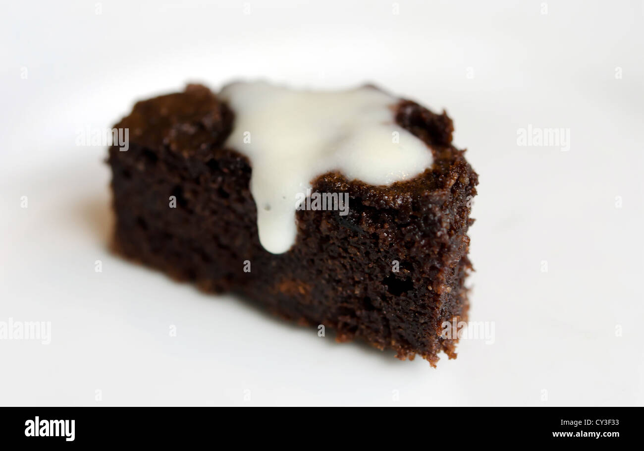 Food white frosted cake hi-res stock photography and images - Alamy