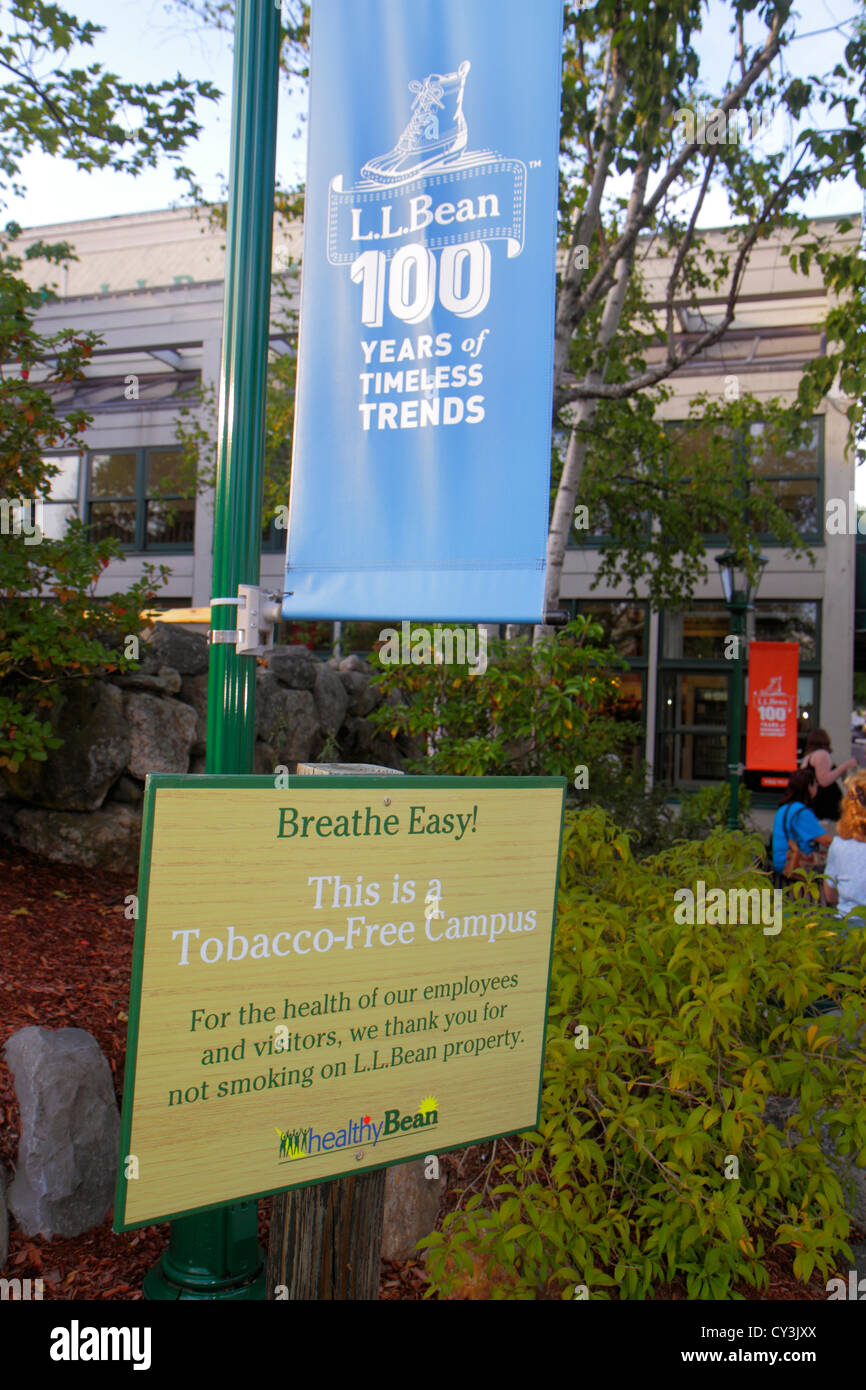 Maine, Northeast, New England, Freeport, Main Street, highway Route