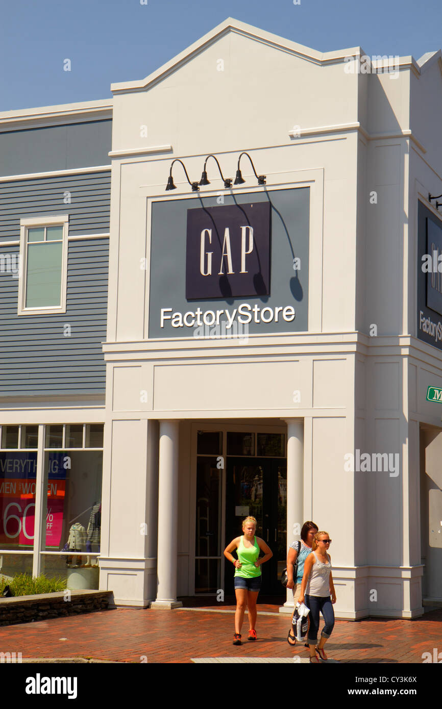 Maine Freeport,highway Route 1,Main Street,Gap Factory Store,outlet,clothing,accessories,shoes,footwear,luxury,front,entrance,shopping shopper shopper Stock Photo