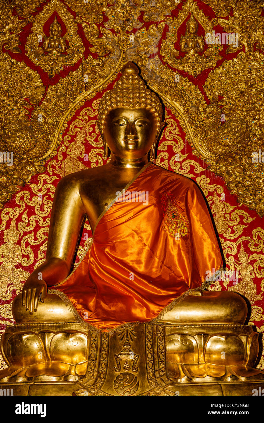 Gold-plated Buddha statue, Bangkok, Thailand Stock Photo - Alamy