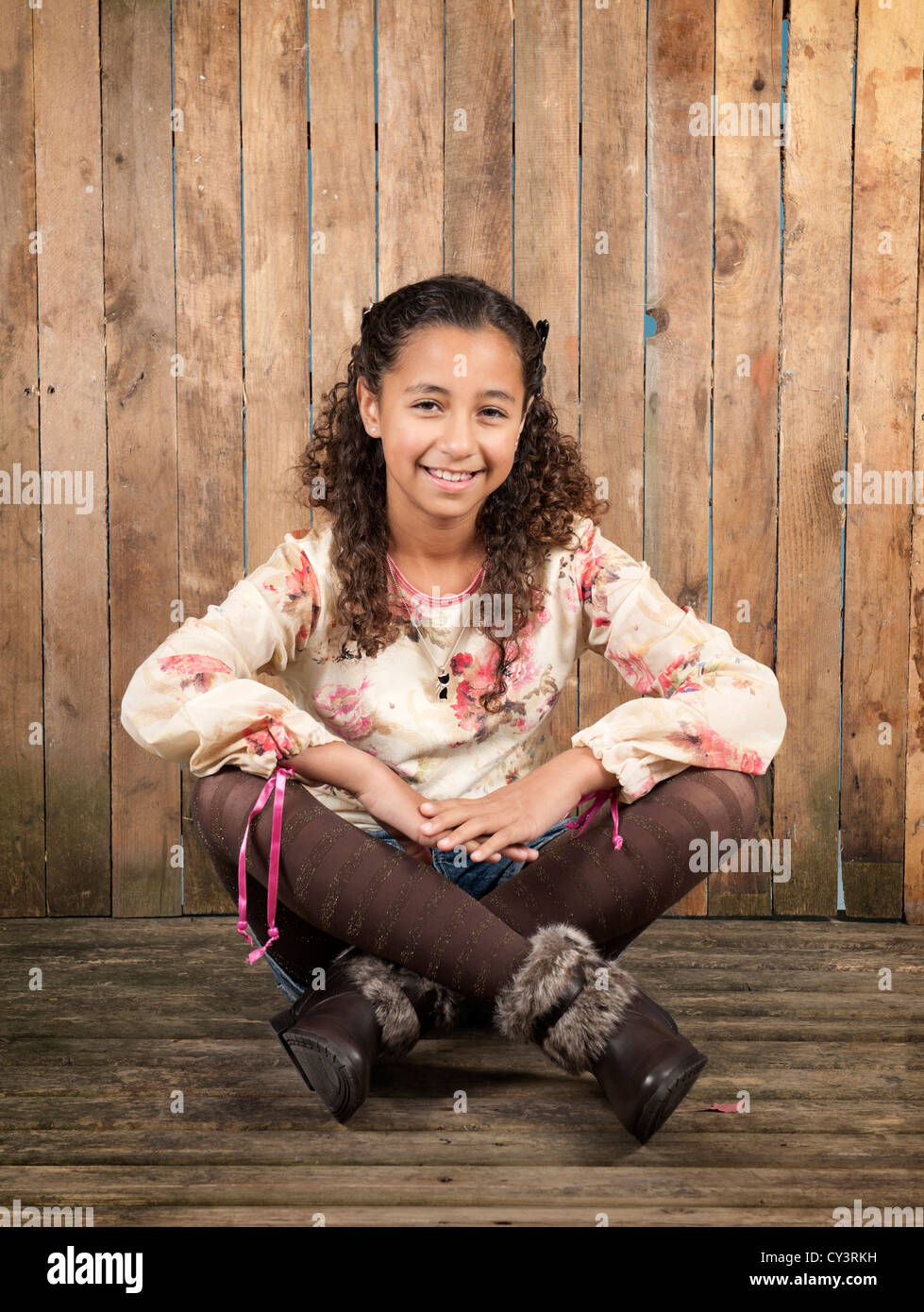 Teen girl legs crossed floor hi-res stock photography and images - Alamy