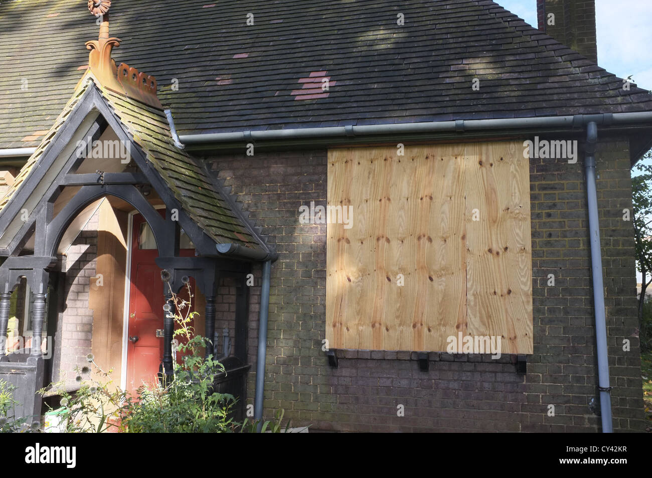Boarded up property in Luton Stock Photo