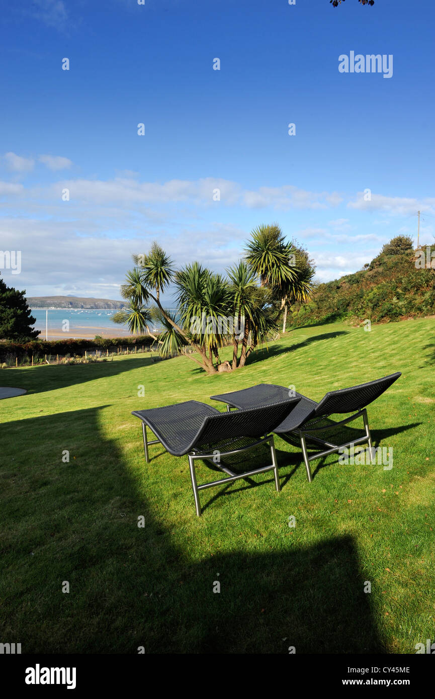 Boat seat garden hires stock photography and images Alamy