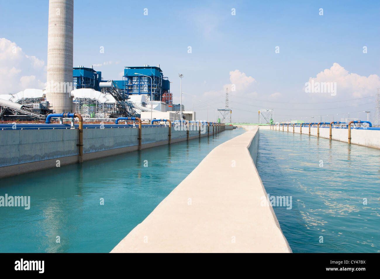 Circular heat and cool water systems to cool dawn the engine power