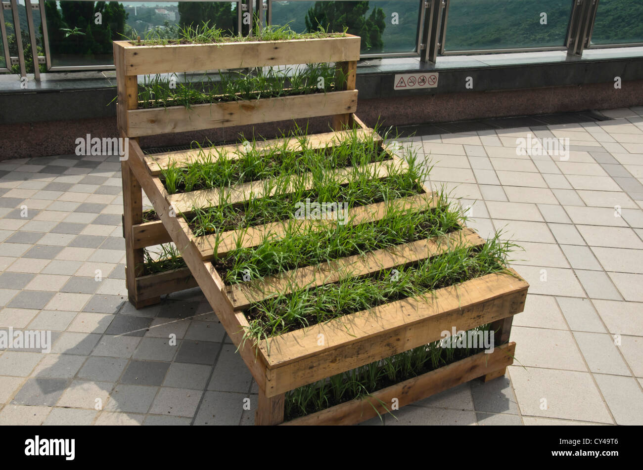 Recycled pallets hi-res stock photography and images - Alamy