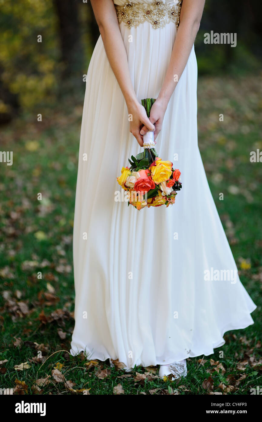 bride holds a wedding bouquet of roses Stock Photo - Alamy