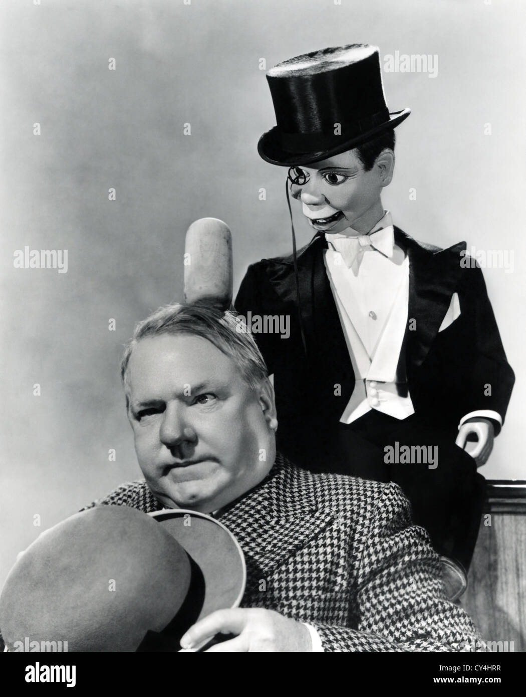 YOU CAN'T CHEAT HONEST MAN (1939) W.C.FIELDS CHARLIE MCCARTHY (PUPPET) GEORGE MARSHALL (DIR) YCC1 002 MOVIESTORE COLLECTION LTD Stock Photo
