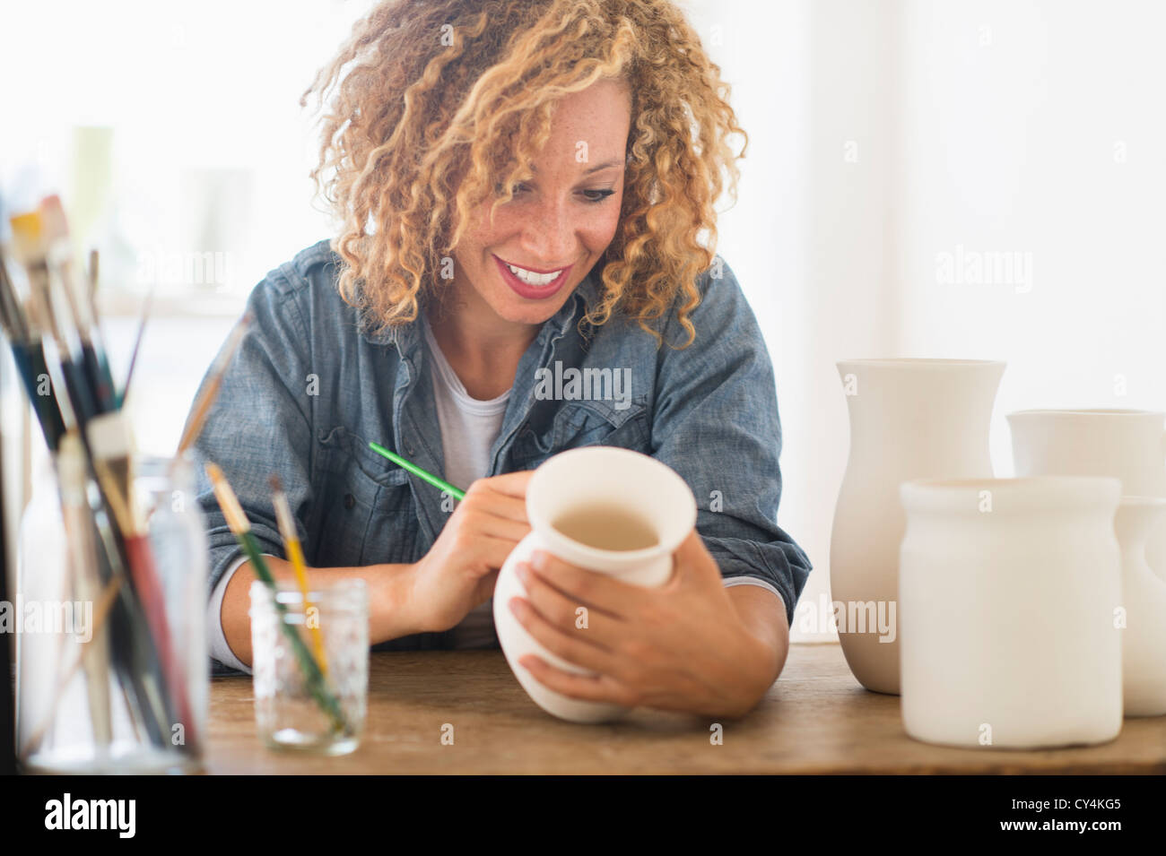 Artist with ceramics hires stock photography and images Alamy