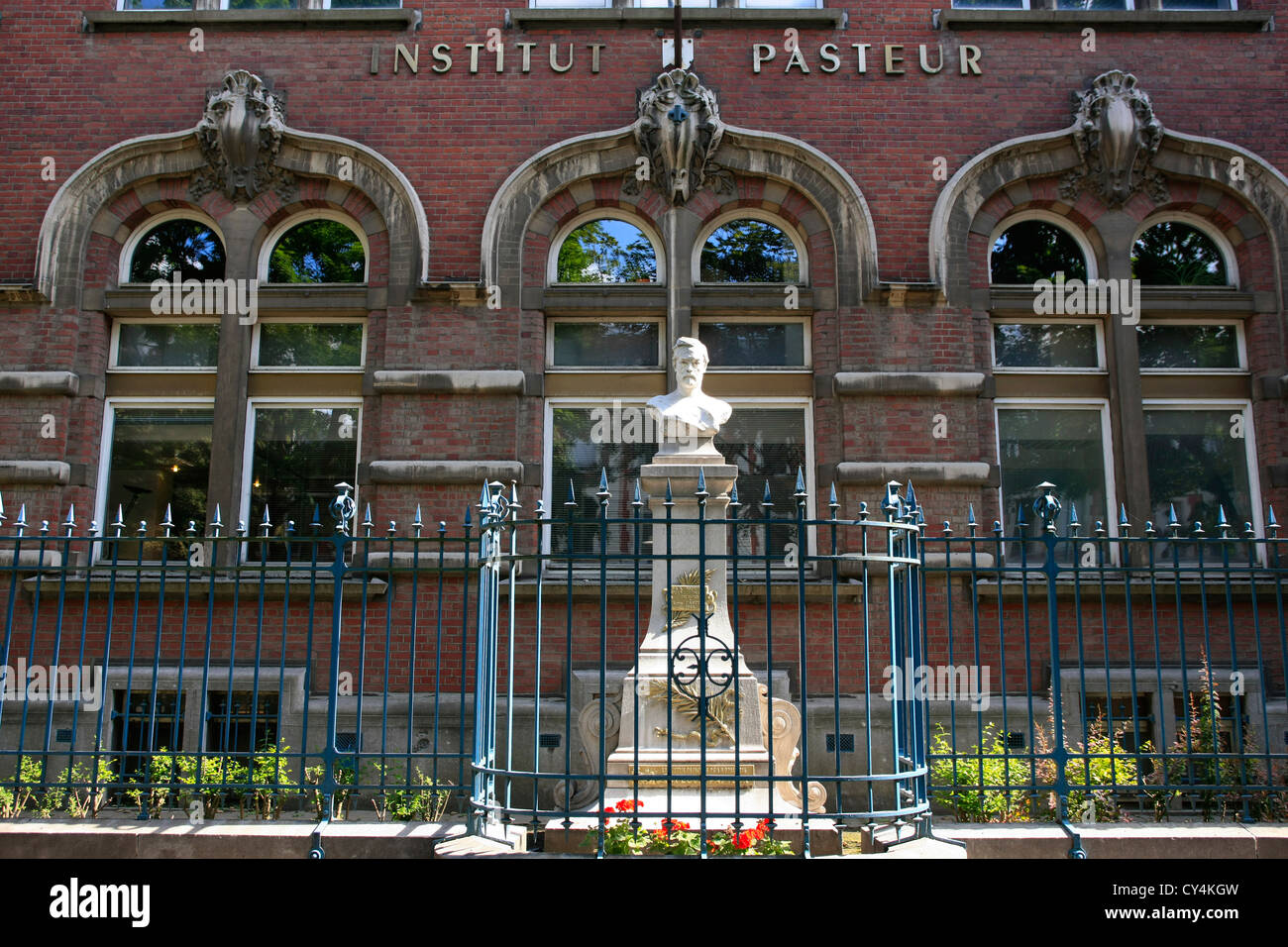 Institute pasteur hi-res stock photography and images - Alamy