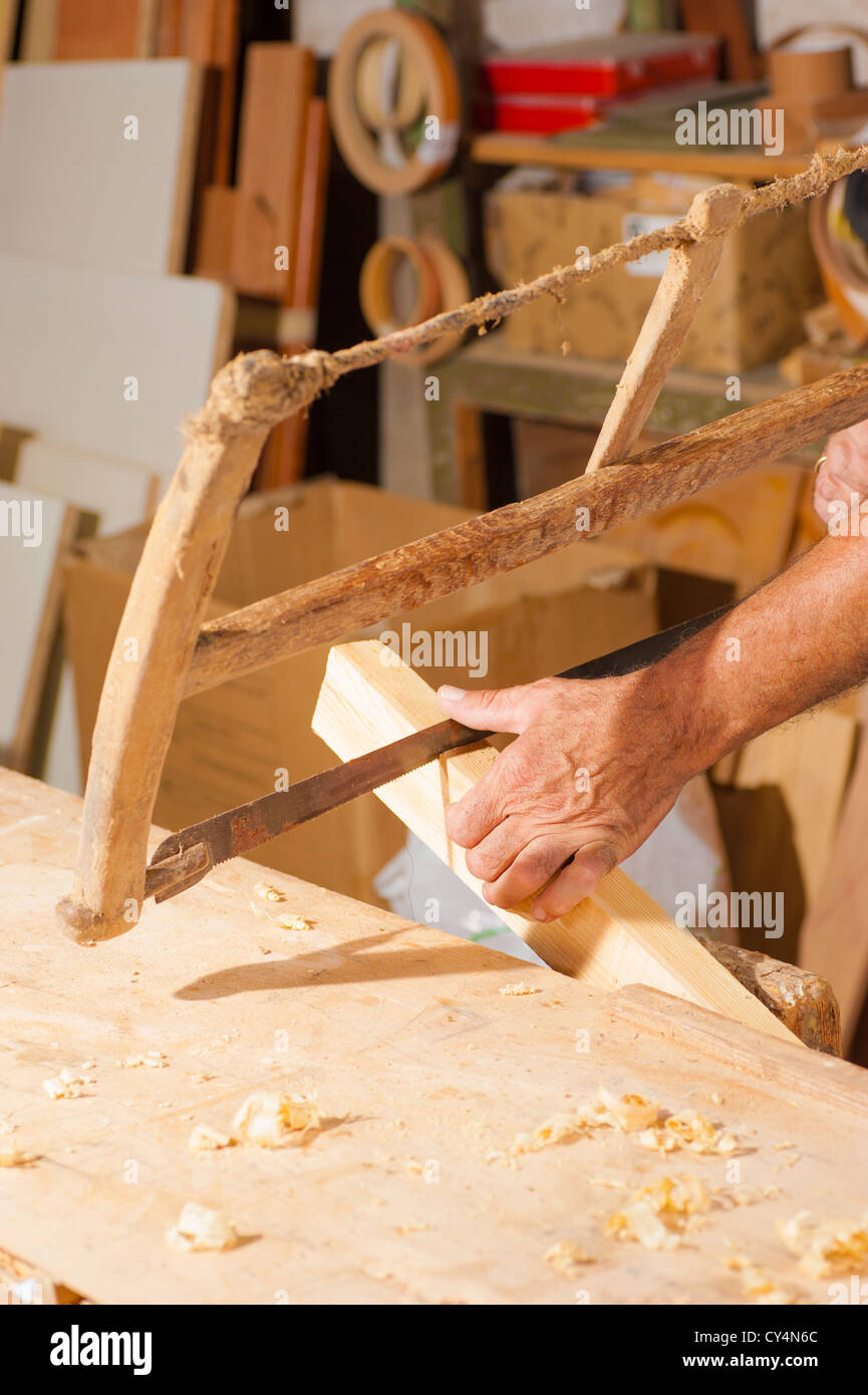 Traditional online bow saw