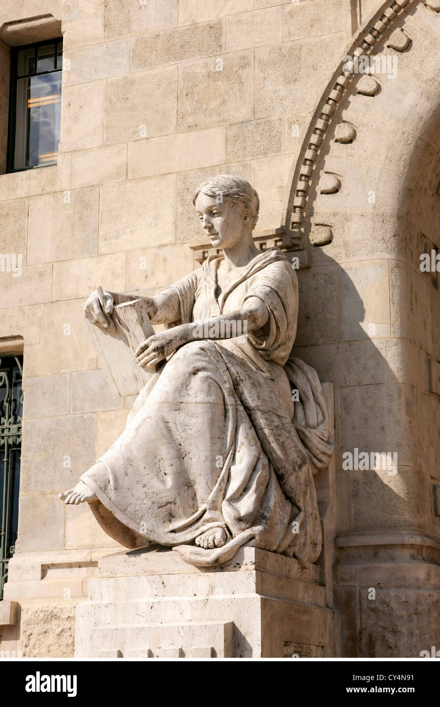 Statue relating to education and scholarly activities outside the Technical University in Budapest Stock Photo