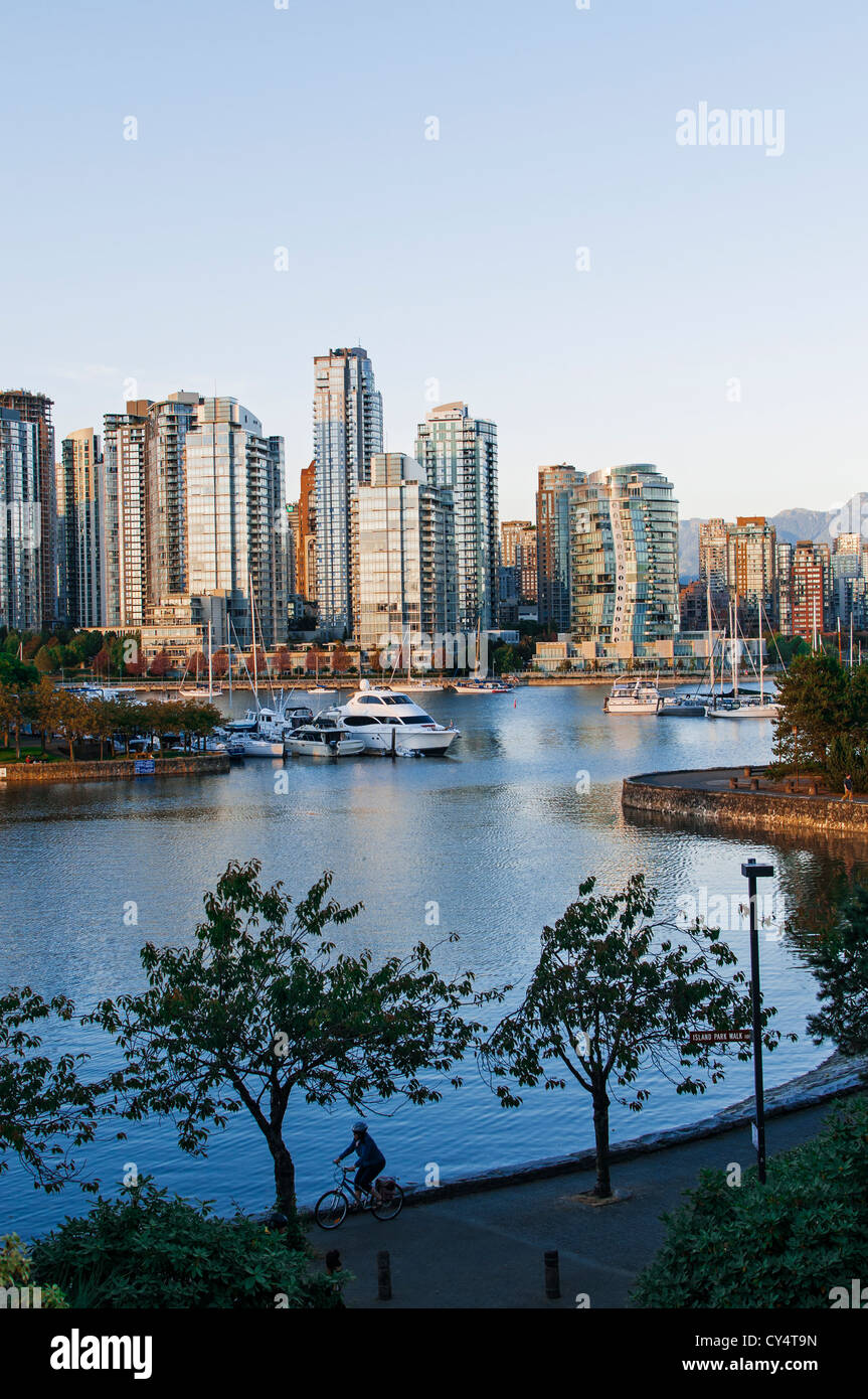 False creek skyline downtown vancouver hi-res stock photography and ...