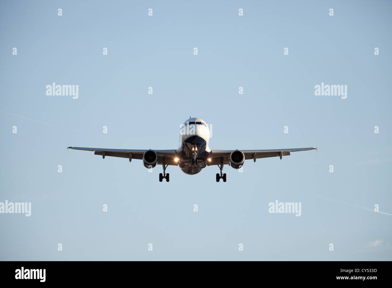 Commercial jet airliner flying towards camera Stock Photo