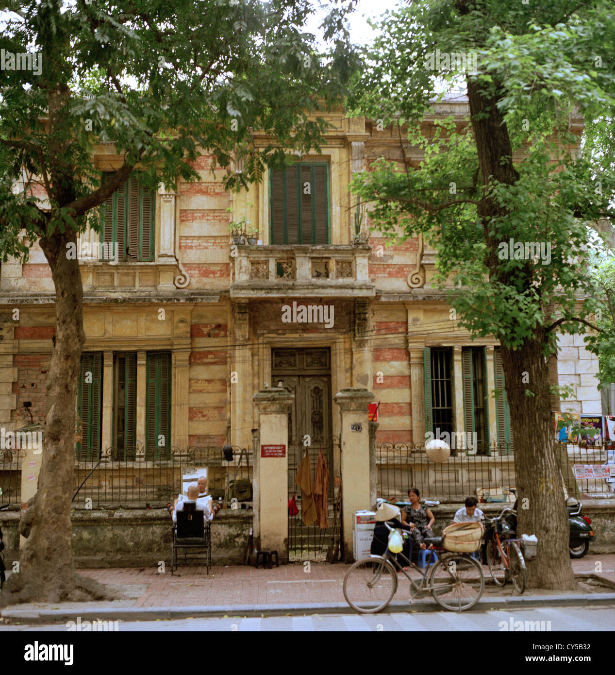 French colonial houses hi-res stock photography and images - Alamy, image size:1267x1390